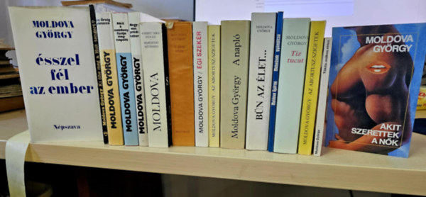 Moldova Gy�rgy - 15db Moldova Gy�rgy k�tet, K�NYVMENT� AJ�NLAT: �sszel f�l az ember+ Az �rs�g panasza+ Akit a mozdony f�stje megcsapott+ Negyven pr�dik�tor+ A Szent Imre-indul�/ Elh�z�d� sz�zess�g+ A szent teh�n+ �gi szek�r+ Az abortusz-szigetek+