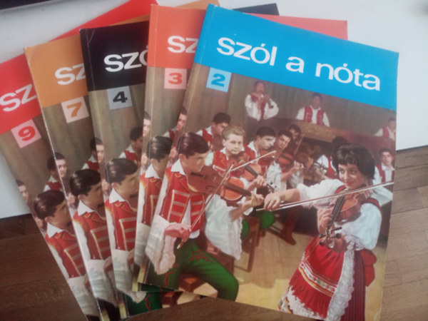 Szól a nóta (55 magyar nóta énekhangra és zongorára gitár jelzéssel) 2-3-4-7-9