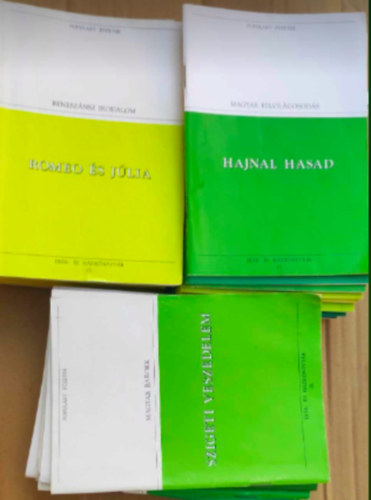 40 db Populart f�zetek : - Hamlet - �gi-f�ldi szerelem - Csavarg� �nekek - Szent szerelem - A l�lek b�k�je - K�lt�i mesters�g - A b�lcsess�g szeretete - Hist�ri�s �nekek - Sz�p magyar kom�dia - L�szisztrat� - Iphigeneia Auliszban