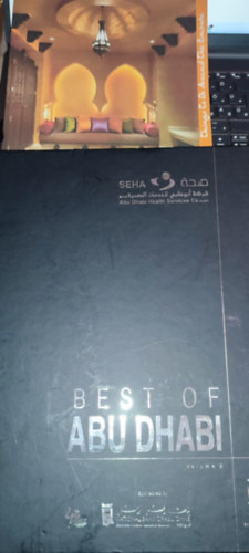 2db Abu Dhabivan kapcsolatos könyv - Things To Do Around The Emirate; Best of Abu Dhabi-Volume 2.