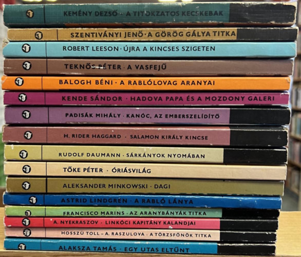 Astrid Lindgren Tekns Pter - 64 db Delfin knyv: A titokzatos kecskebak, A grg glya titka, jra a kincses szigeten, A vasfej, A rabllovag aranyai, Hadova papa s a mozdony galeri, Kanc, az emberszelidt, Salamon kirly kincse, Srknyok nyomban, risvil