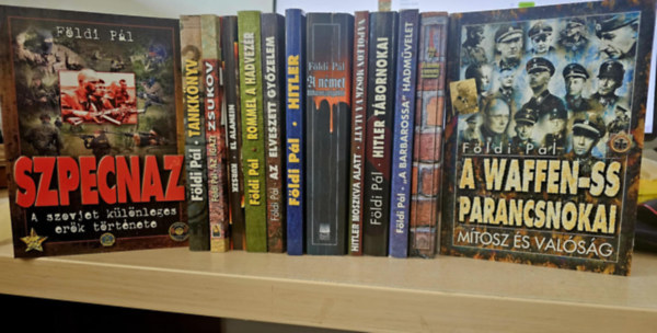F�ldi P�l - 13db F�ldi P�l, K�NYVMENT� AJ�NLAT: Szpecnaz+ Tankk�nyv+ Zsukov+ El Alamein+ Rommel a hadvez�r+ Az elveszett gy�zelem+ Hitler+ A n�met titkosszolg�lat+ Hitler Moszkva alatt- Nap�leon Moszkva alatt+ Hitler t�bornokai+ A Barbarossa hadm�ve