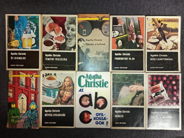 Agatha Christie - (10db) Agatha Christie krimi k�nyvcsomag: �t kismalac / Temetni vesz�lyes / Gloriett a hull�nak / Paddington 16.50 / Ny�lt k�rty�kkal / N vagy M / H�tv�gi gyilkoss�gok / Az ABC-gyilkoss�gok / Nemezis / Hal�l a N�luson