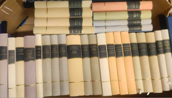 Honor� de Balzac, Maupassant, Henry Fielding, Thomas Mann, Karel Capek, Cervantes, Alekszej Tolsztoj, Huxley Aldous, H. G. Wells, George Eliot, Kazantzakisz, William Somerset Maugham, Ch Jack London - 33 db Vil�girodalom Remekei k�nyv: - Az �nekl� kutya, a feh�r csend - Elveszett ill�zi�k, A kalandor I,II - Komornyikn� �nagys�ga - Tom Jones I,II - A Buddenbrook h�z - Elbesz�l�sek - A virginiai testv�rek I,II