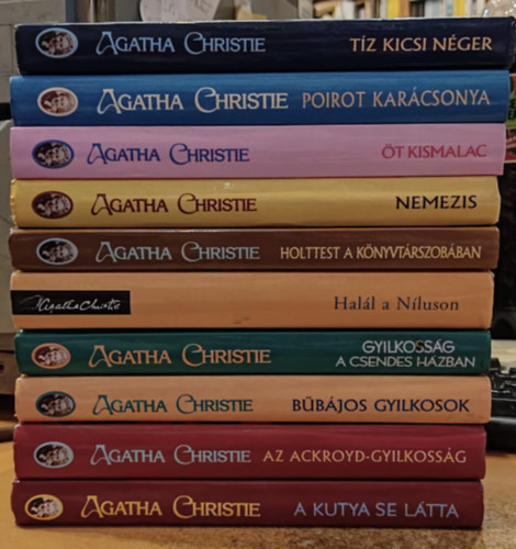 Agatha Christie - 10 db Agatha Christie: A kutya se ltta; Az Ackroyd-gyilkossg; Bbjos gyilkosok; Gyilkossg a Csendes Hzban; Hall a Nluson; Holttest a knyvtrszobban; Nemezis; t kismalac; Poirot karcsonya; Tz kicsi nger