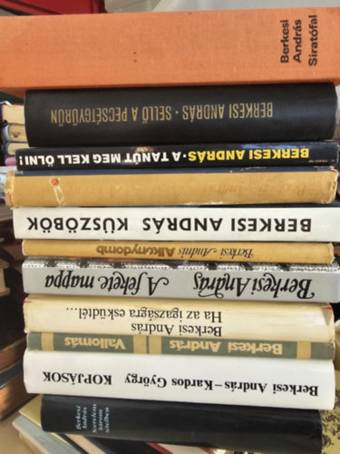 Berkesi Andr�s - 11db Berkesi k�tet, K�NYVMENT� AJ�NLAT: Sirat�fal+ Sell� a pecs�tgy�r�n+ A tan�t meg kell �lni+ A 13. �gyn�k+ K�sz�b�k+ Alkonydomb+ A fekete mappa+ Ha az igazs�gra esk�dt�l...+ Vallom�s+ Kopj�sok+ Szerelem h�rom t�telben