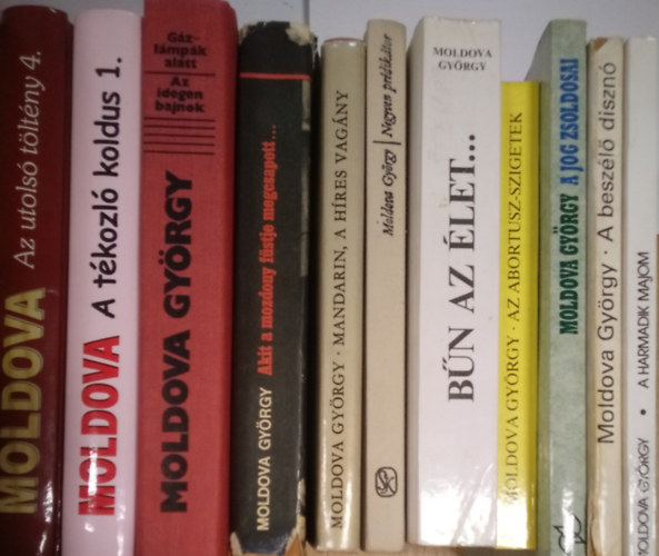 Moldova Gyrgy - 11 db. Moldova ktet: Az utols tltny 4., A tkozl koldus 1. ( A mentk csillaga ), Gzlmpk alatt / az idegen bajnok, Akit a mozdony fstje megcsapott, Mandarin, a hres vagny, Negyven prdiktor, Bn az let, Az Abortusz-szige