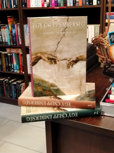 Rados P�ter  (szerk.) - Egy csepp embers�g 1-3. - F�l h�t ut�n h�rom perccel a Kossuth R�di�ban