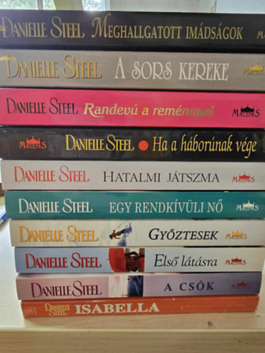 Danielle Steel - 10db Danielle Steel, KNYVMENT AJNLAT: A csk, Isabella, Els ltsra, Gyztesek, Egy rendkvli n, Hatalmi jtszma, Ha a hbornak vge, Randev a remnnyel, A sors kereke, Meghallgatott imdsgok,