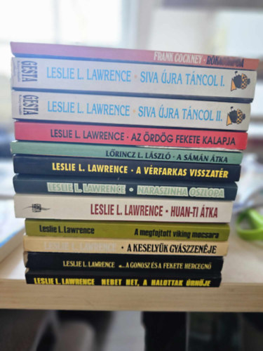 Lrinc L. Lszl - 11db Leslie L. Lawrence KNYVMENT AJNLAT: Nebet Het, A gonosz s a fekete hercegn, A keselyk gyszzenje, A megfojtott viking mocsara, Huan-ti tka, Naraszinha oszlopa, A vrfarkas visszatr, A smn tka, Az rdg fekete kalapja,