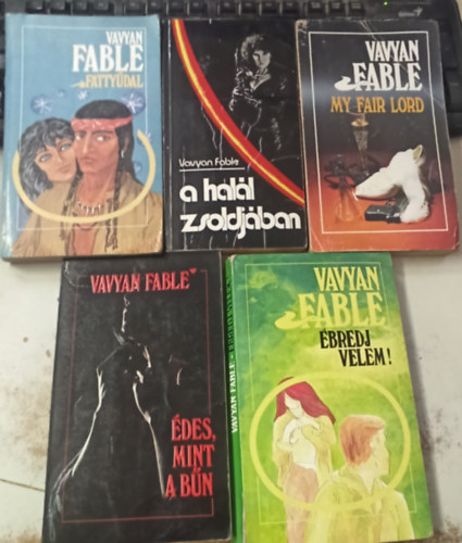 Vavyan Fable - 5 db Vavyan Fable: bredj velem! +A hall zsoldjban +My Fair Lord +des, mint a bn +Fattydal