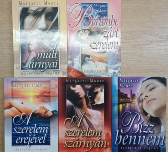 Margaret Moore - 5 db Margaret Moore romatnikus reg�ny: A m�lt �rnyai - B�rt�nbe z�rt szerelem - A szerelem erej�vel - A szerelem sz�rny�n - B�zz bennem