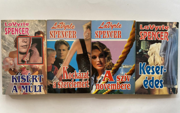 LaVyrle Spencer - 4 DB LAVYRLE SPENCER KTET: 1.	A SZV NOVEMBERE 2.	KESERDES 3.	KSRT A MLT 4.	KOCKZAT A SZERELEMRT