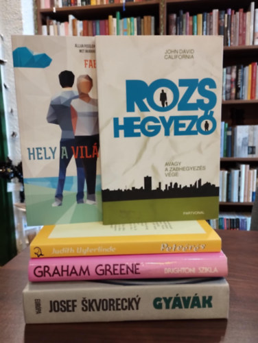 California John David, Fabio Volo, Graham Greene, Josef Skvorecky Judith Uyterlinde - Sz�pirodalom k�nyvcsomag 5 darabos K�NYVMENT� AJ�NLAT: Pete�r�s, Rozshegyez�, Hely a vil�gban, Brightoni szikla, Gy�v�k