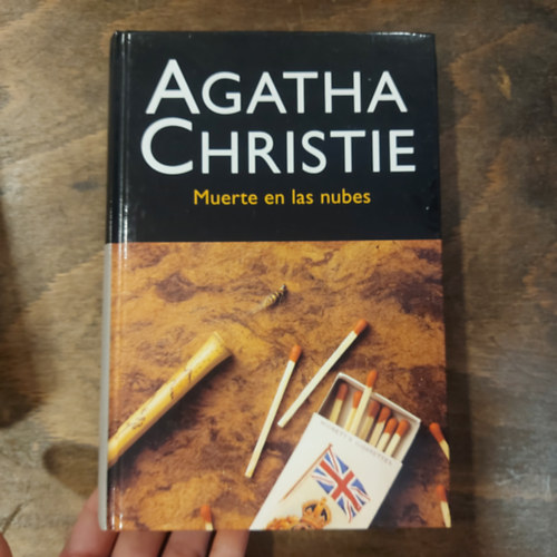 Agatha Christie - Muerte en las nubes