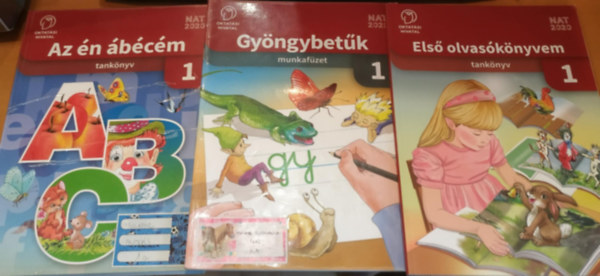 Cs�jin� Kn�zics Anik�, Eszterg�lyosn� F�ldesi Katalin Eszterg�lyos Jen� - 3 db Els� olvas�k�nyvem 1 tank�nyv (OH-MIR01TB/II) + Gy�ngybet�k 1 munkaf�zet (OH-MIR01TB1) + Az �n �b�c�m 1 tank�nyv (OH-MIR01TB/I)