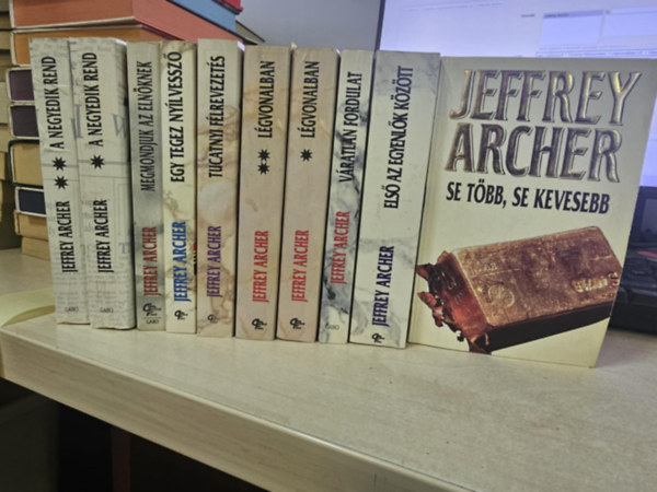 Jeffrey Archer - 8db Archer mű, 10 kötetben: A negyedik rend I-II. + Megmondjuk az elnöknek + Egy tegez nyílvessző + Tucatnyi félrevezetés + Légvonalban I-II. + Váratlan fordulat+ Első az egyenlők között+ Se több, se kevesebb