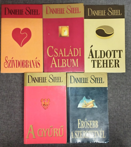 Danielle Steel - (5db) Danielle Steel romantikus knyvcsomag: Szavdobbans / Csaldi album / ldott teher / A gyr / Ersebb a szeretetnl