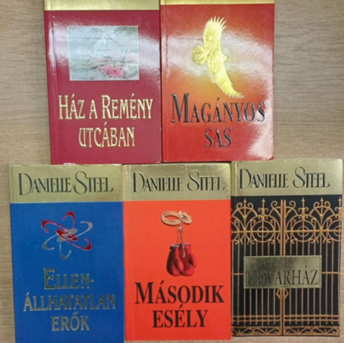 Danielle Steel - 5 db Danielle Steel romantikus regény: Ház a remény utcában - Az udvarház - Második esély - Ellenállhatatlan erők - Magányos sas