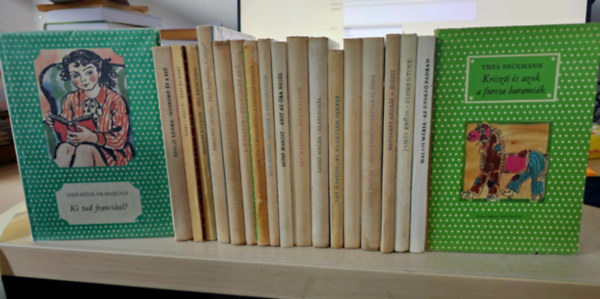 Hermna Frankov, Szalay Lenke, Hrs Lszl, Magyar Katalin, Brsony Ottilia, Thury Zsuzsa, Jean Webster, Veronica Robinson, Lilo Hardel, Altay Margit, Lev Kasszil, Szab Magda, Fekete Gyula, A - 19db Pttys knyv, KNYVMENT AJNLAT: Ki tud franciul?+ Mogyor s a fi+ Biri s Bori+ Hej, Krisztina!+ Hol bujklsz Cinege?+ Mostohatestvrek+ Nyakiglb ap+ A fogoly sziget+ Sznhz a kisvrosban+ Amit az ra mesl+ Hkir