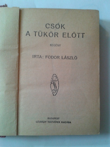 Fodor László - Csók a tükör előtt (Pesti Hirlap Könyvek)