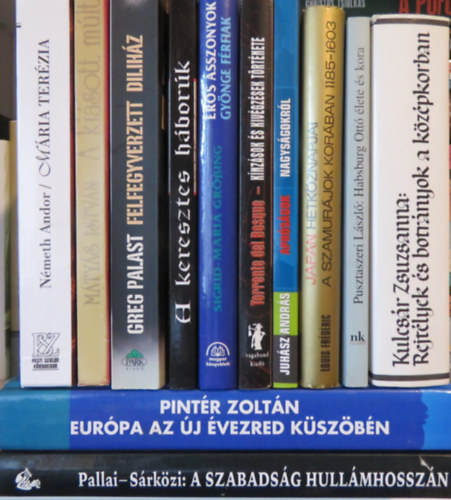N�meth Andor, M�ty�s Istv�n, Greg Palast, Sigrid-Maria Gr��ing, Torrente del Bosque, Juh�sz Andr�s, Louis Fr�d�ric, Pusztaszeri L�szl�, Kulcs�r Zsuzsa, Pint�r Zolt�n, Pallai P�ter, S� - 12 db t�rt�nelmi k�nyv: M�ria Ter�zia; A ki�sott m�lt; Felfegyverzett dilih�z; A keresztes h�bor�k; Er�s asszonyok, gy�nge f�rfiak; K�nz�sok �s kiv�gz�sek t�rt�nete; Apr�s�gok nagys�gokr�l; Jap�n h�tk�znapjai a szamur�jok