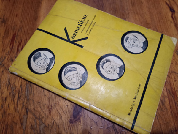 T�bb szerz� - Kozmetikus szakmai ismeretek a szakmunk�stanul� iskol�k I.oszt�lya sz�m�ra