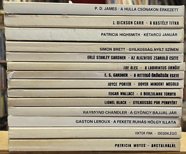 John Dickson Carr, Patricia Highsmith, Simon Brett, Erle Stanley Gardner, Joe Alex, Joyce Porter, Edgar Wallace, Lionel Black, Raymond Chandler, Gaston Leroux, Viktor Fink, Patricia Moyes P. D. James - 14 db Eurpa krimi knyv: A hulla csnakon rkezett, A kastly titka, Ktarc janur, Gyilkossg nylt sznen, Az alzatos zsarol esete, A labirintus rnje, A retteg rksk esete, Dover mindent megold, A borzalmak tornya, Gyi