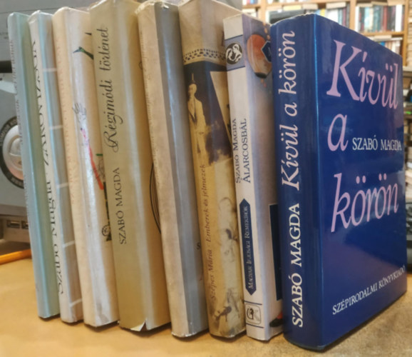 Szab� Magda - 8 db Szab� Magda: �larcosb�l; Emberek �s jelmezek; K�v�l a k�r�n; M�zescs�k Cerberusnak; Mondj�k meg Zsofik�nak; R�gim�di t�rt�net;T�nd�r Lala; Z�r�vizsga