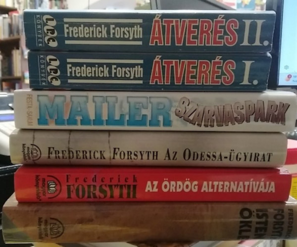 Frederick Forsyth - 5 db K�NYVMENT� AJ�NLAT, kalandreg�ny hat k�tetben: Isten �kle+ Az �rd�g alternat�v�ja+ Az Odessa-�gyirat+ �tver�s I-II.+ Szarvaspark