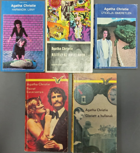Agatha Christie - (5db) Agatha Christie krimi k�nyvcsomag: Harmadik l�ny / Rejt�ly az Antill�kon / �tic�lja ismeretlen / Poirot kar�csonya / Gloriett a hull�knak