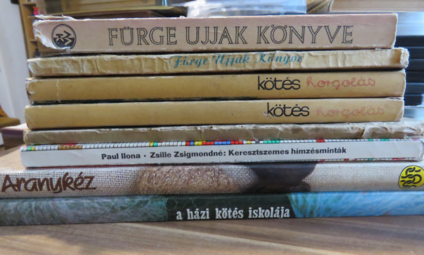 Moldovn Katalin, Ludmila Peskov, Paul Ilona s Zsille Zsigmondn, Rzsn Hajdu Gizi - 8 db kzimunka-knyv: Frge Ujjak Knyve 1973 + Frge Ujjak Knyve 1963 + Kts, horgols 1975 + Kts, horgols: Csecsemkortl kamaszkorig + A szabs-varrs BC-je + Keresztszemes hmzsmintk + A hzi kts iskolja + Arany