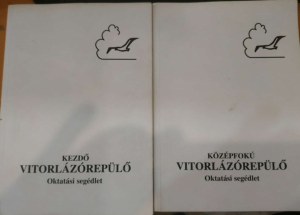 Lendv�ry Csaba dr. - 2 db Oktat�si seg�dlet: Kezd� vitorl�z�rep�l� + K�z�pfok� vitorl�z�rep�l� (KoLiF�nt Kft)