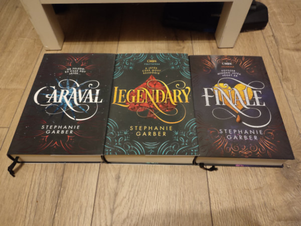 Stephanie Garber - Caraval sorozat 1-3. /kemny kts!/ (Caraval, Legendary, Finale)