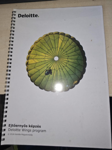 Ejtőernyős képzés - Deloitte Wings program