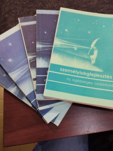 Fodor Katalin - Szem�lyis�gfejleszt�s I-V. k�tet