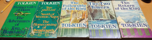 J. R. R. Tolkien - 5 db Tolkien: Farmer Giles of Ham/The Adventures of Tom Bombadil; Tree and Leaf/Smith of Wootton Major/The Homecoming of Beorhtnoth; The Fellowship of the Ring; The Two Towers; The Return of the King