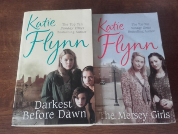 Kate Flynn - 2 db Kate Flynn knyv:Darkest Before Dawn,The Mersey Girls