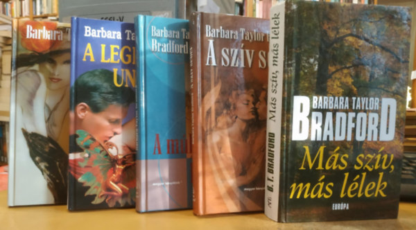 Barbara Taylor Bradford - 5 db Barbara Taylor Bradford: A legk�l�nb unoka; A m�lt k�d�ben; A sz�v hangj�n; A sz�v sebei; M�s sz�v, m�s l�lek
