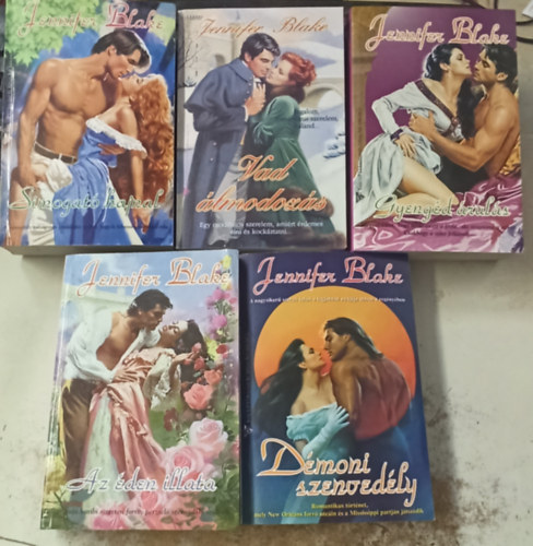 Jennifer Blake - 5 db Jennifer Blake kötet: Démoni szenvedély - Az éden illata - Gyengéd árulás - Vad álmodozás - Simogató hajnal