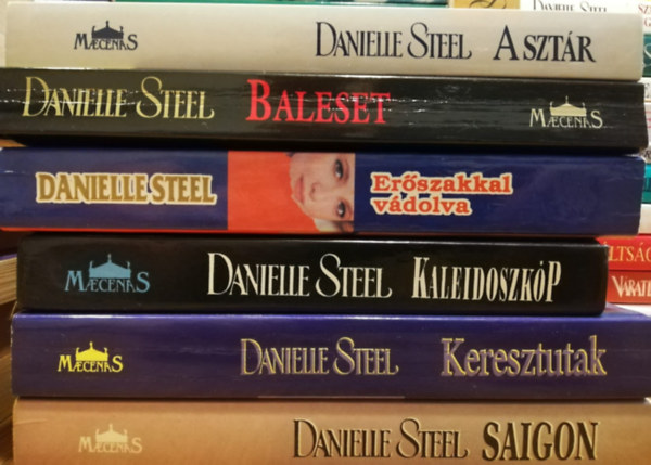 Danielle Steel - 6 db Danielle Steel k�nyv (A szt�r, Baleset, Er�szakkal v�dolva, Kaleidoszk�p, Keresztutak, Saigon)