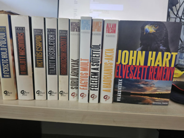 Andrew Goliszek, Michael Ridpath, Peter Clement, James Grippando, Allan Folsom, John Hart Tana French - 10db Világsikerek, KÖNYVMENTŐ AJÁNLAT: A halott hasonmás+ A fekete hold folyói+ Kettős csapda+ Tiltott kísérletek+ Ragadozók között+ Sűrű árnyak+ Fagyos múlt+ Félelem a sötéttől+ A Hadrianus-akta+ Elveszett remény