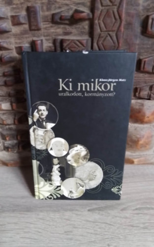 SZERZŐ Klaus-Jürgen Matz FORDÍTÓ Hulley Orsolya Pálinkás Mihály LEKTOR Dr. Vadász Sándor - Ki mikor uralkodott, kormányzott? - URALKODÓI TÁBLÁK A VILÁGTÖRTÉNELEMHEZ. CSÁSZÁROK, KIRÁLYOK, ÁLLAMFŐK, MINISZTERELNÖKÖK ÉS PÁRTVEZÉREK (saját képpel! szent. antikv.)