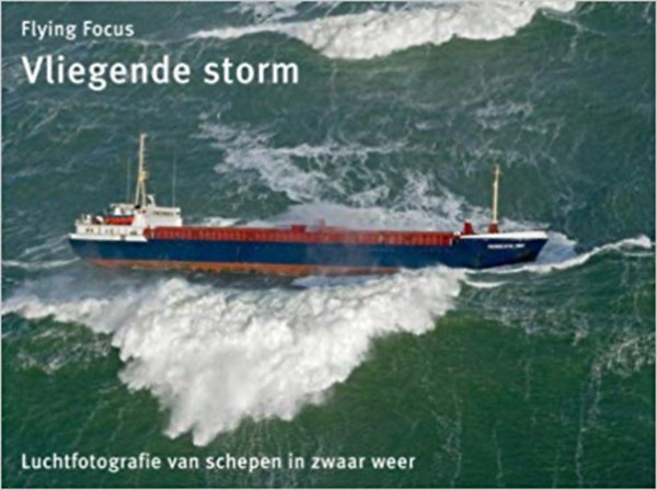 Vliegende storm - Luchtfotografie van schepen in zwaar weer