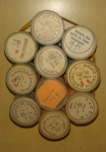 10 db klasszikus diafilm: Kinizsi Pál, Csipkerózsika, Fanyűvő, Vasgyúró és Hegyhengergető, Monte Cristo grófja I-II., Vadölő, Sólyomszem, a felsült indián, Tamás úrfi kalandjai, A mi autónk, János vitéz