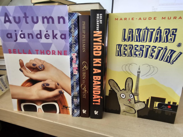 Ally Carter, Philip Pullman, Goldy Moldavsky, Marie-Aude Murail Bella Thorne - 5db k�nyv fiataloknak, K�NYVMENT� AJ�NLAT: Autumn aj�nd�k+ Ha megtudn�d, hogy szeretlek, meg kellene �ljelek+ Rubin �s f�st+ Ny�rd ki a band�t+ Lak�t�rs kerestetik