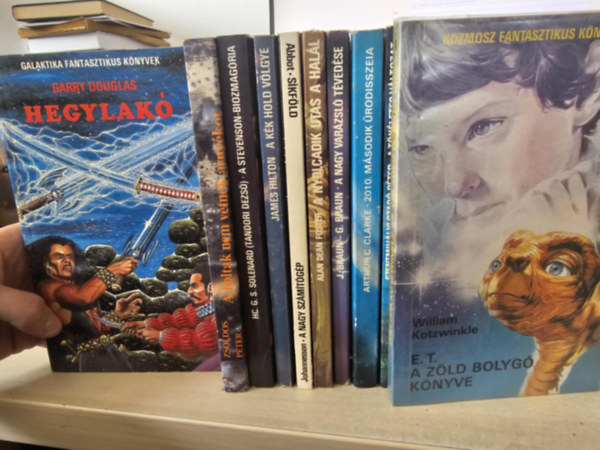 Garry Douglas, Zsoldos Péter, HC. G. S. Solenard (Tandori Dezső), James Hilton, Abbot - Johanneson, Alan Dean Foster, J. Braun - G. Braun, Arthur C. Clarke, Szentmihályi Szabó Péter, William Kotz - 10sb sci-fi, KÖNYVMENTŐ AJÁNLAT: Hegylakó+ A holtak nem vetnek árnyékot+ A Stevenson-biozmagóra+ A kék hold völgye+ A nagy számítógép- Síkföld+ A nyolcadik utas a halál+ 2010 Második űrodisszeia+ A nagy varázsló tévedése+ A tök