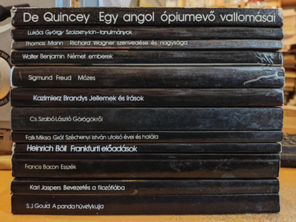 Cs. Szab Lszl, Falk Miksa, Thomas Mann, Karl Jaspers, Stephen Jay Gould, Sigmund Freud, Walter Benjamin, Heinrich Bll, Kazimierz Brandys, Francis Bacon, Thomas De Quincey Lukcs Gyrgy - 12 db "Mrleg" ktet: A panda hvelykujja; Bevezets a filozfiba; Egy angol piumev vallomsai; Esszk; Frankfurti eladsok; Grf Szchenyi Istvn utols vei s halla; Grgkrl; Jellemek s rsok; Mzes; Nmet emb