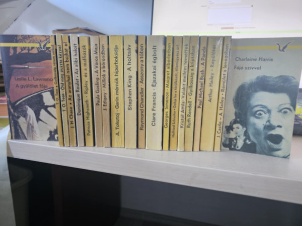 T. O. Teas, James Hadley Chase, Dominique Roulet, Patricia Highsmith, PAula Gosling, J. Edigey, Alekszej Tolsztoj, Stephen King, Raymond Chandler, Clare Francis, Georges Simenon, H Leslie L. Lawrence - 19db Albatrosz krimi, KÖNYVMENTŐ AJÁNLAT: A gyűlölet fája+ Gyilkosság nélkül+ Öld meg puszta kézzel+ Az aranyhal nem bújhat el+ Az alibi halott+ Ripley és a maffiózok+ A Vörös Maja+ Milliók a bőröndben+ Garin mérnök hiperboloidja