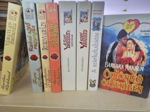 Fern Michaels, Charlotte O'Brian, Diana Palmer, Iris Johansen, Heather Graham, Barbara Ankrum Martha Kirkland - 8db romantika, K�NYVMENT� AJ�NLAT: V�ratlan �r�ks�g+ Rabul ejt� ragyog�s+ Rubinvar�zs+ Sivatagi rom�nc+ A sz�l t�ncosa 1-2+ A sz�rkekab�tos+ �rj�ng� �rv�nyben